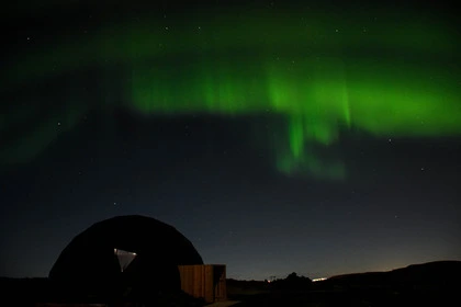 Northern lights with dome in foreground
